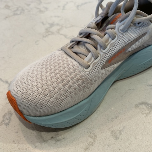 Brooks Women's Sneakers in Cream and Light Blue - Picture 12 of 14